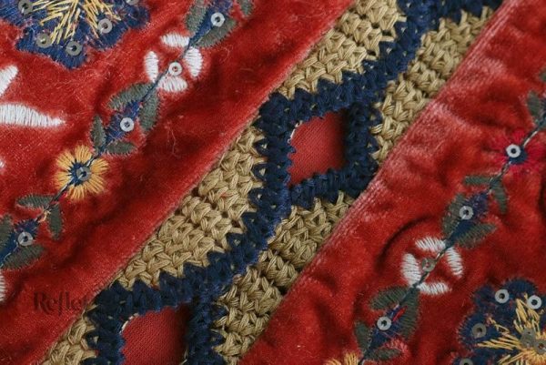 Élégante veste rouge vintage pour un look distinctif
