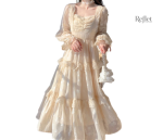 Robe 30s avec motifs classiques, silhouette vintage séduisante